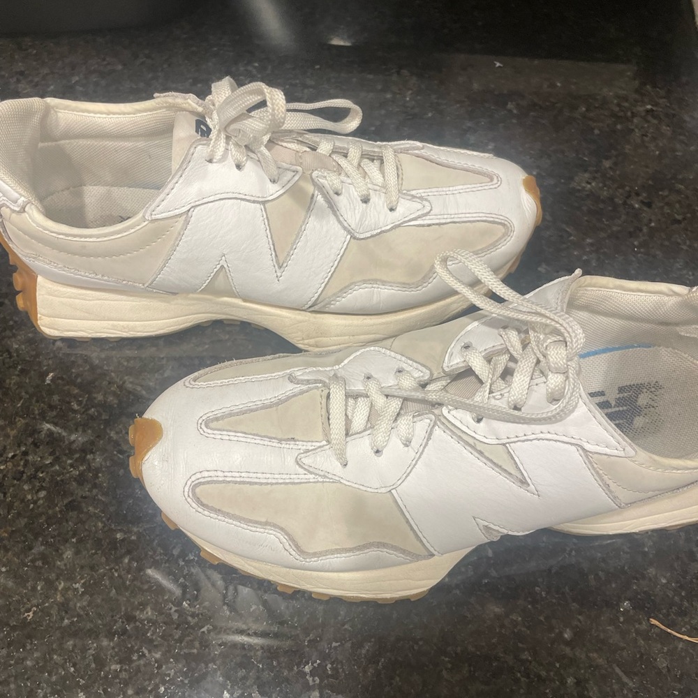 New Balance 327
